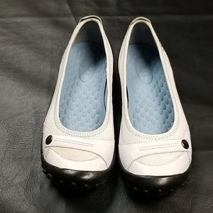 Like new Clarks sneaker flats